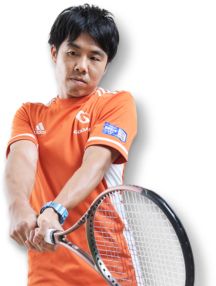 テニスをする男性